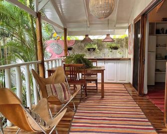 Surf Casitas - Low Tide Bungalow - Tambor - Balcón