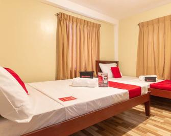RedDoorz Near Pnr Espana Station - Manila - Bedroom