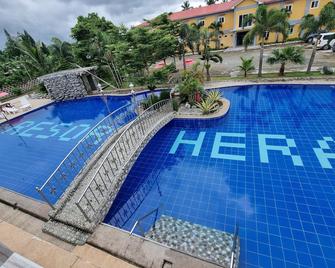 Resort de Hera - Silang - Piscina