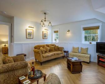 Meldrums Apartments - Cupar - Вітальня
