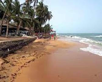 Double Room With Balcony in the heart of city - Accra - Beach