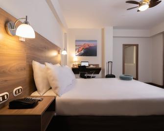 Hotel Alexander - Trujillo - Schlafzimmer