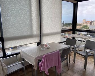 3 bedroom authentic sea view - Tabarja - Restaurant