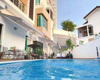 Hupo Guest Room - Batu Ferringhi - Pool