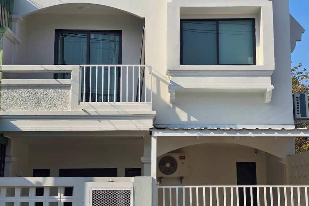 Charming 3-Bedroom House in Bueng Kum, Thailand - בנגקוק - בניין