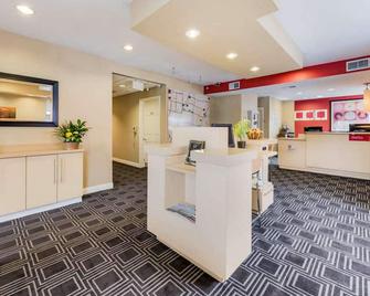 Birch Hills Suites - Blue Ash - Blue Ash - Lobby