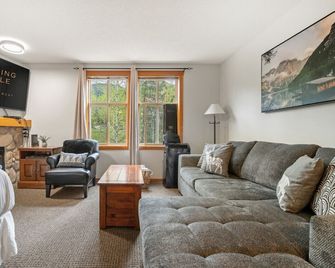 Free As A Bird | Upper Village | Pool | Hot Tub - Panorama - Sala