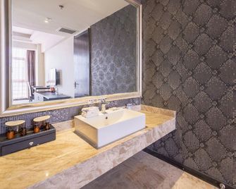 Yuankun International Hotel - Zhoukou - Bedroom