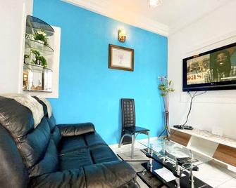 Studio A4 B-ssadi Santa Lucia wifi canal gardien - Duala - Sala de estar