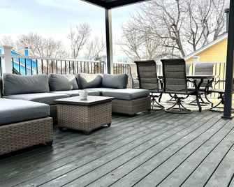 Spotless, Family-Friendly Gem! Hot Tub, Steam Shower, Playground & Gym - Lafayette - Patio