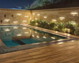 Sangath Banquet & Resort - Nadiād - Piscina