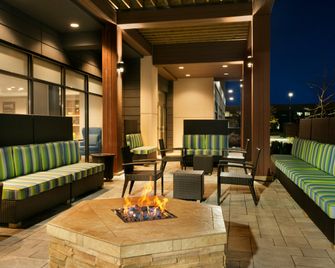 Home2 Suites by Hilton Milton Ontario - Milton - Binnenhof