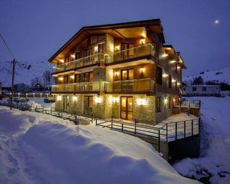 Pine Chalets by KA Group - Gudauri - Budova