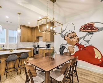 3-Story Provo Townhome 1 Mi to Byu! - Provo - Dining room