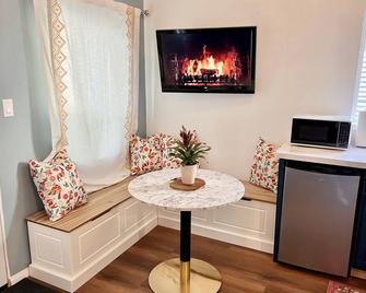 Rosy Casita with A/C near Base & Downtown with easy access to freeway - National City