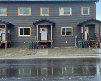 Welcome to BearsPaw- Your Curated Yukon Retreat. - Whitehorse - Building