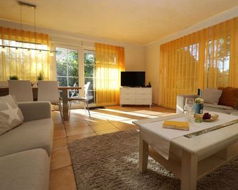 Haus Nastassja App 03 - Ostseebad Dierhagen - Living room