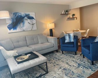 Twin Oaks Extended Stay Two Bedroom - 2813 Apt 5 - Syracuse - Living room