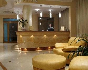 Zhemchuzhina Hotel - Saratov - Front desk