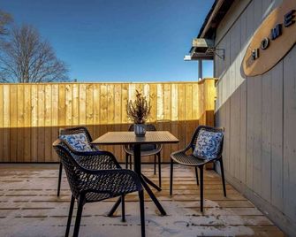 Casa Hotel Stylish Suite with Patio in Leslieville - Toronto - Patio