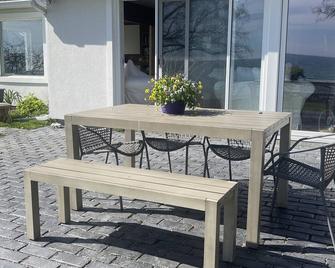 Stunning Lakefront Retreat 1 Hr from Toronto - Cobourg - Binnenhof