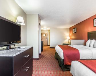 Quality Inn & Suites - La Vergne - Bedroom