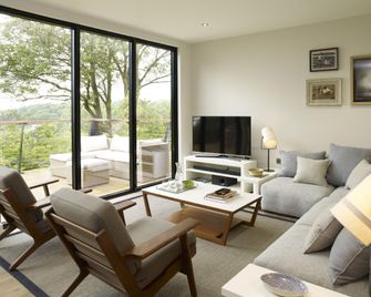 Treehouse Hotel - At Port Lympne Reserve - Hythe - Obývací pokoj