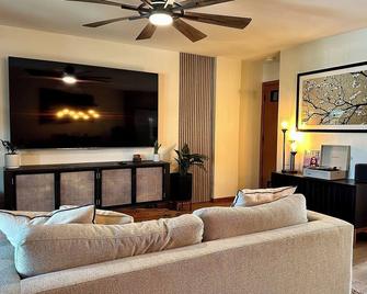 Spacious and Modern Japanese Style Design - Omaha - Pokój dzienny