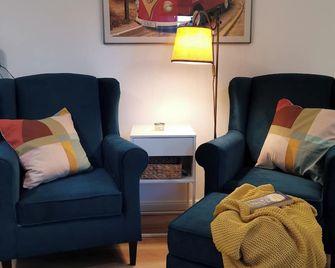 Between Hamburg & Heide - cozy apartment in a prime location! - Rosengarten - Living room