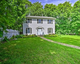 Walk to Dining: Downtown Lenox Guest House! - Lenox - Building