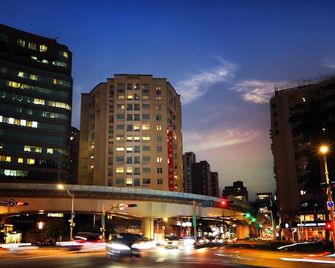 Dahu Park Hotel - Taipei City