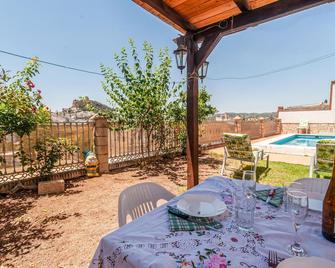 3 bedroom gorgeous home in Montefrio - Montefrío - Patio