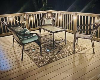 Hidden Retreat Close to Hiking-Biking-Fishing - Marion - Balcony
