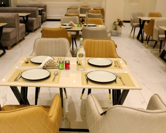The Gm Luxe Hotel Near Shree Khatu Shyam Ji Mandir & Parking - Khātu - Restaurant