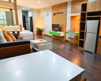 Eastpana 304 R2 Hotel - Si Maha Phot