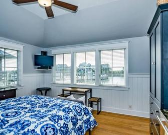 Marina view one bedroom cottage close to amenities on BHI. Walking distance to the NC lighthouse - Bald Head Island - Bedroom