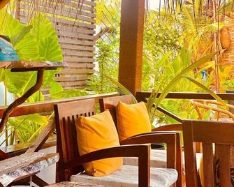 Himeyn Beach Inn Maldives - Hanimaadhoo - Patio