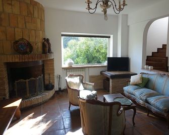 Villa surrounded by greenery - Formello - Sala de estar