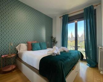 Chic Riverside Apartment -Terrace & Iconic Views - Saragossa - Schlafzimmer