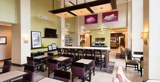Hampton Inn & Suites Fayetteville - פאייטוויל - מסעדה