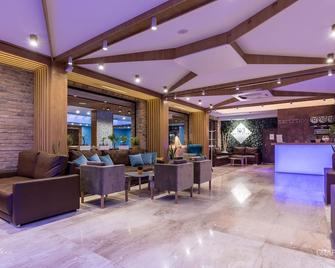 103 Degrees Hotel & Spa - Sapareva Banya - Lobby