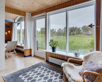 Holiday Home Øgrim - 204m from the sea by Interhome - Hirtshals - Sala de estar