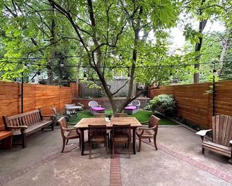 Central Boerum/Cobble Hill | Large Garden - Brooklyn - Patio