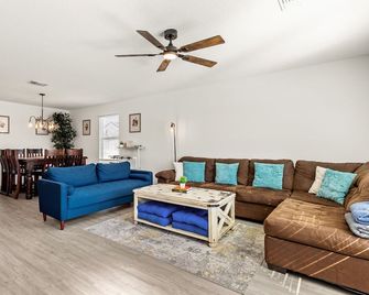4 Bedroom Sweet Cozy Home near Lackland/SeaWorld - San Antonio - Sala de estar