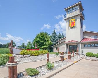 Super 8 by Wyndham Houghton Lake - Houghton Lake - Budova