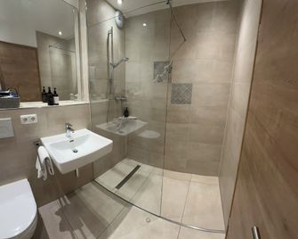 Hotel Räucherhansl - Loiching - Salle de bain