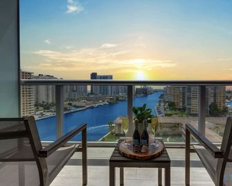 Infinite View| Balcony| Pool + Near Beach - Hallandale Beach - Balkon