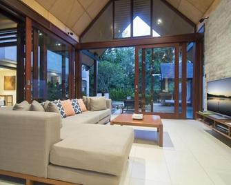 Niramaya Port Douglas 3 and 4 Bedroom Villas - Port Douglas - Living room
