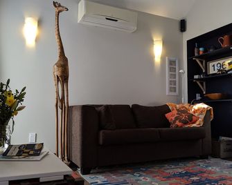 Little House - a small building in suburban Havelock North - Havelock North - Living room