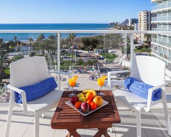 هوتل ألاي بويرتو مارينا - ٔدالتس أونلي ريكومينديد - بينالمادينا - شرفة